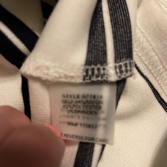 NWOT halter top with zipper front crop top. - Picture 7 of 9